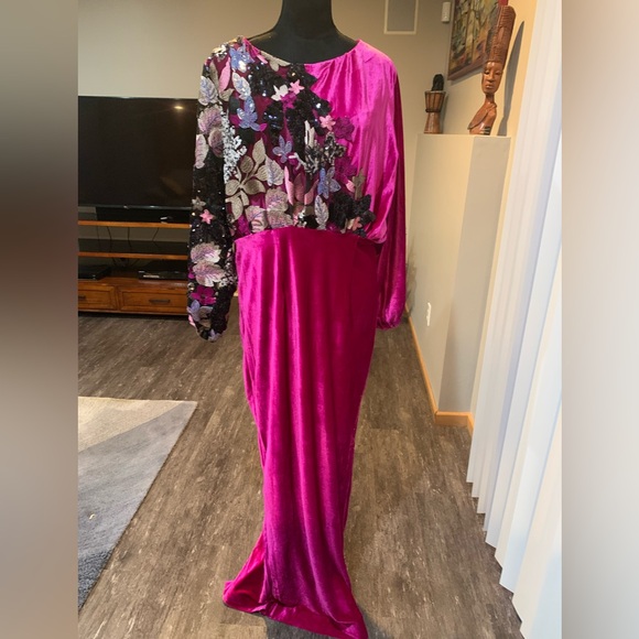 Elegant Pink Floral Women's Dress

G1 0226 - Picture 5 of 5